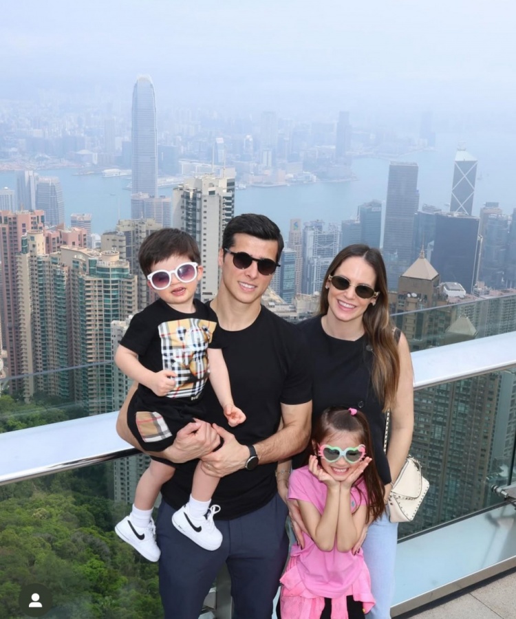 特謝拉帶家人赴中國香港過周末，陳晉一留言：這是個好地方
