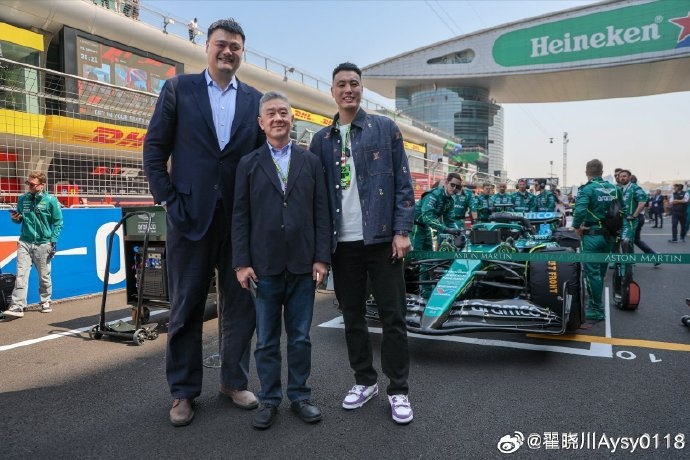 聯(lián)動F1！翟曉川曬與姚明、阿隆索、范志毅、周冠宇等的合照