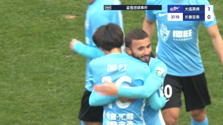 19歲朱鵬宇中超處子球！大連英博1-0領(lǐng)先長春亞泰，馬萊萊助攻