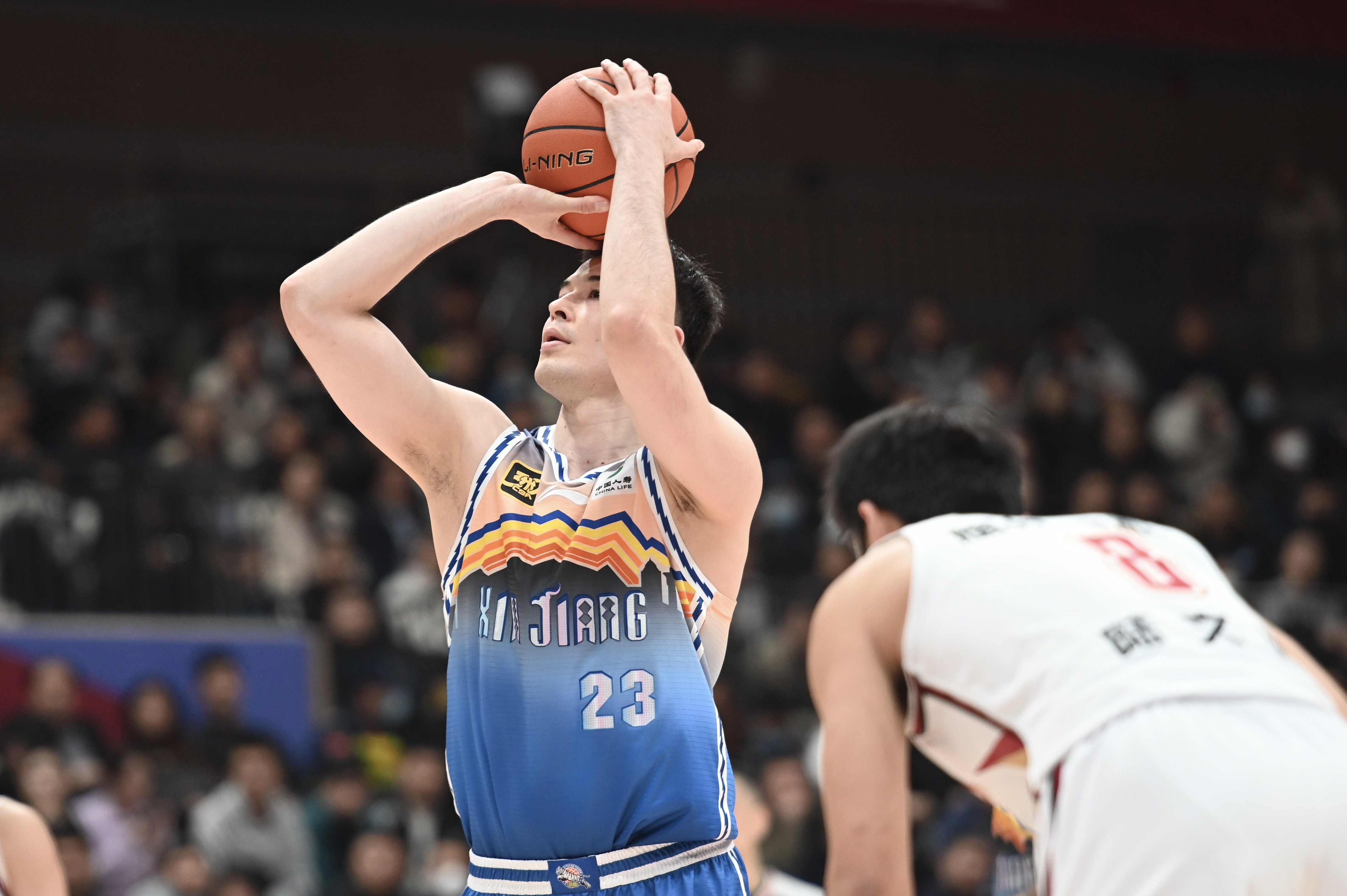 高效表現(xiàn)！阿不都沙拉木10中7拿下17分9板 其中4個前場板