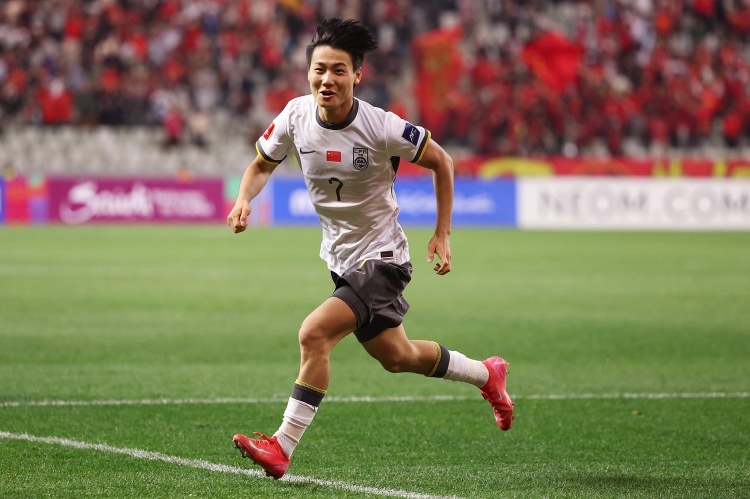 媒體人：朱鵬宇、毛偉杰踢中甲時我就夸了，中國足球需偶像球星